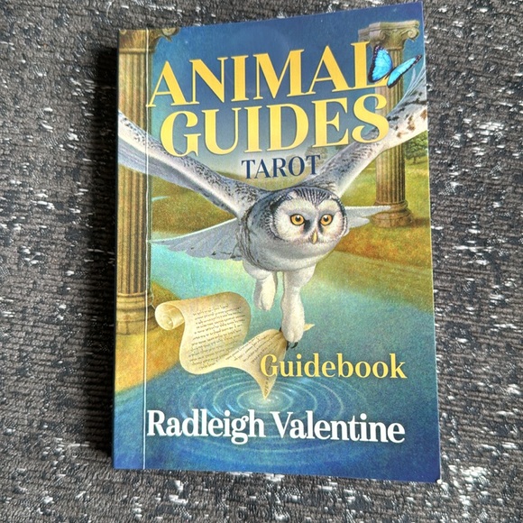 Tarot cards: Animal Guided by Raleigh Valentine - Picture 3 of 4